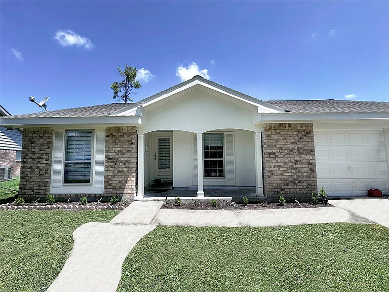 9270 Theysen Dr — Photo 2