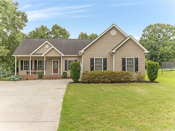2nd image of 106 Sundowner Blvd