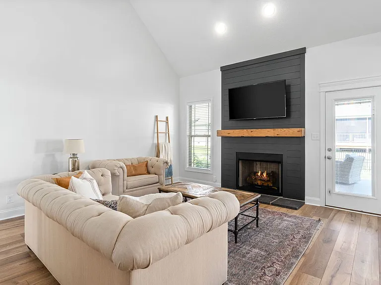 516 Bowden Dr — Photo 5
