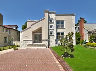 18453 Cambridge Rd, Jamaica, NY 11432