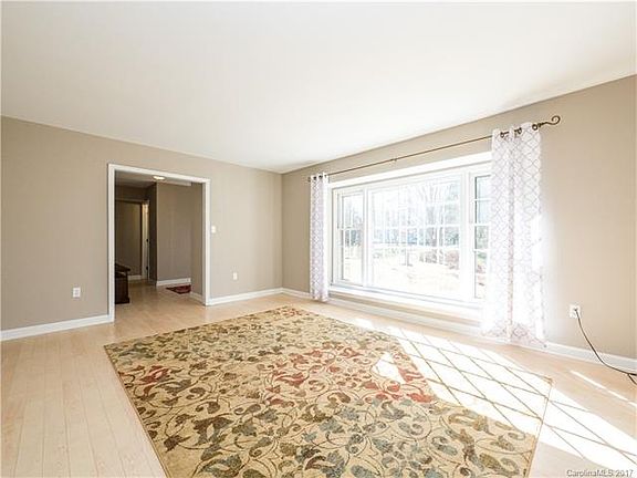 4th image of 811 Lightwood Dr