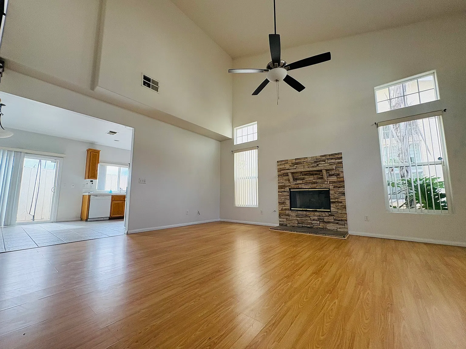 4 bed, 1801 sqft, $3,900 — Photo 3