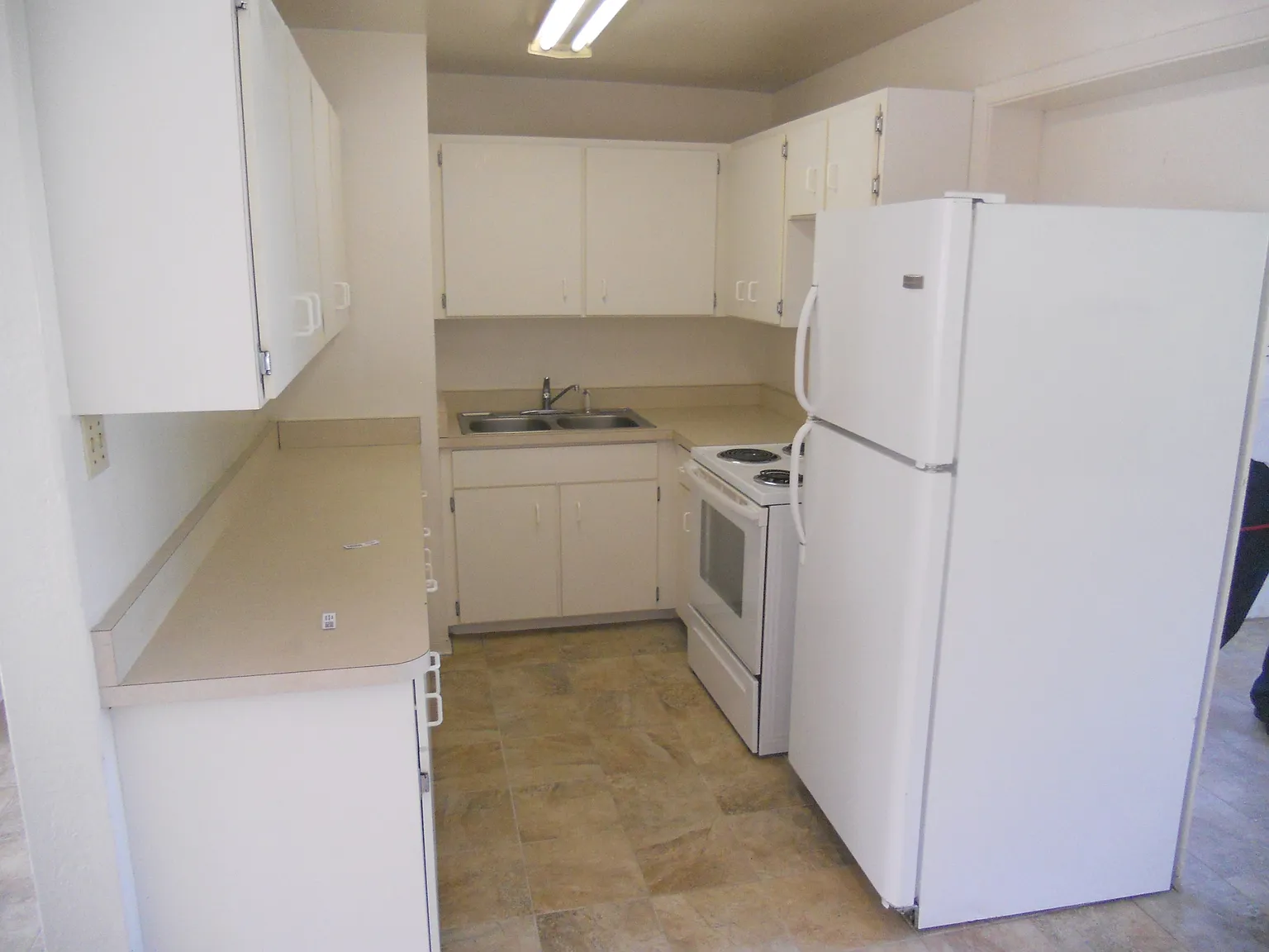 Lewis Drive 922 - 1 — Photo 3