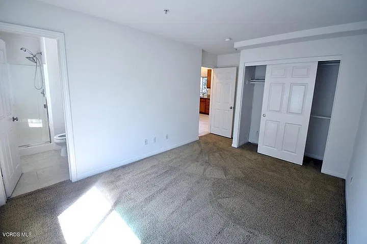 2 bed, 1078 sqft, $3,300 — Photo 4
