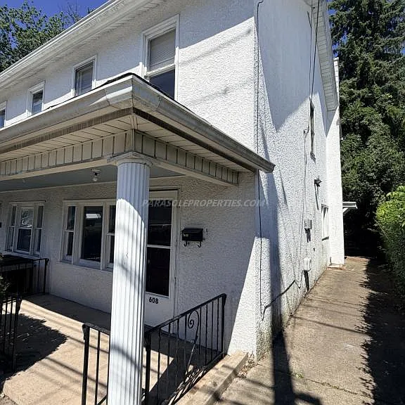 608 12th Ave — Photo 3