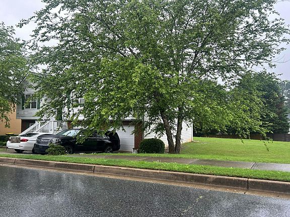 4th image of 7655 Broadhurst Dr