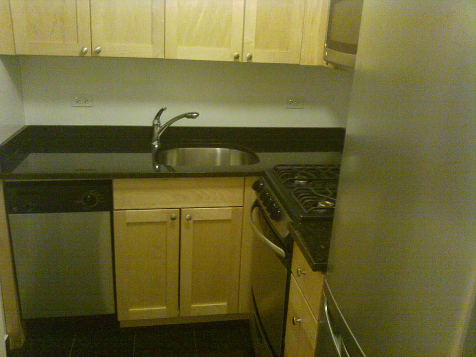 2nd image of 218 W 38th St