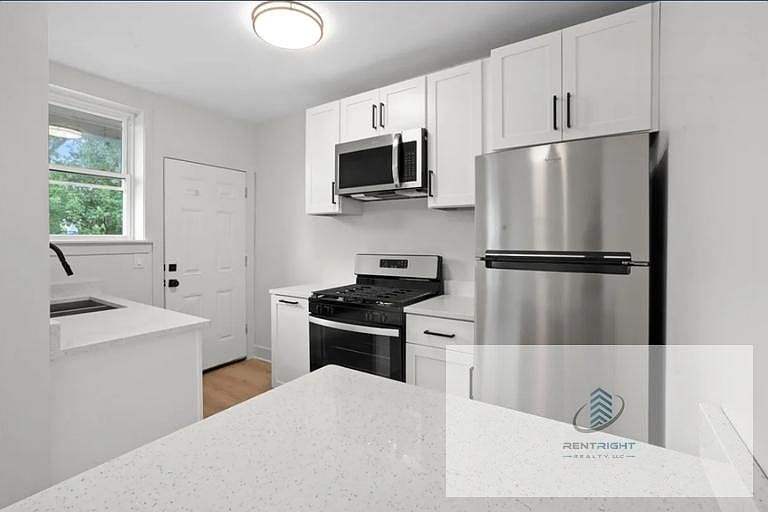 1st image of 3035-45 W Rosemont Ave #3035-3