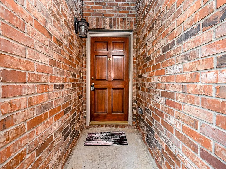 18518 Shadow Line Ct — Photo 3