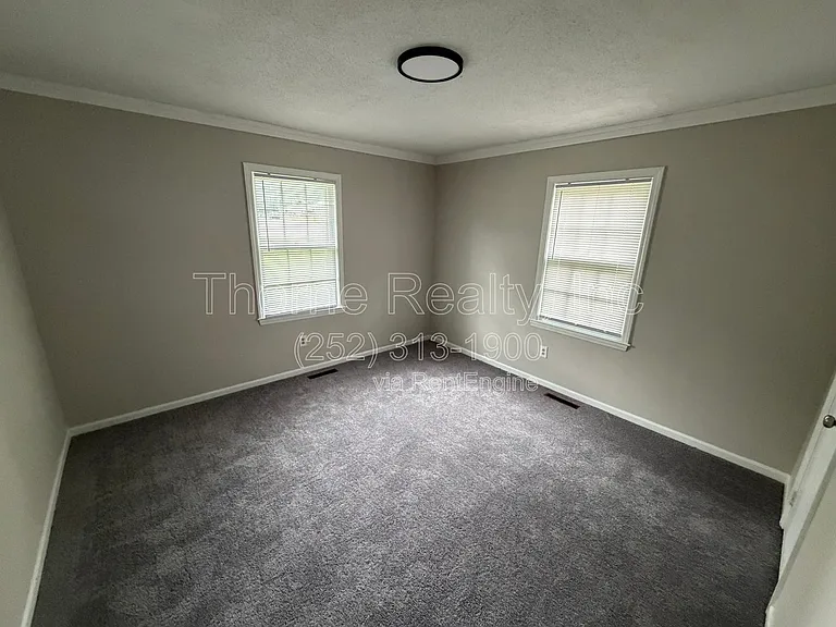 1420 Barnes St — Photo 10