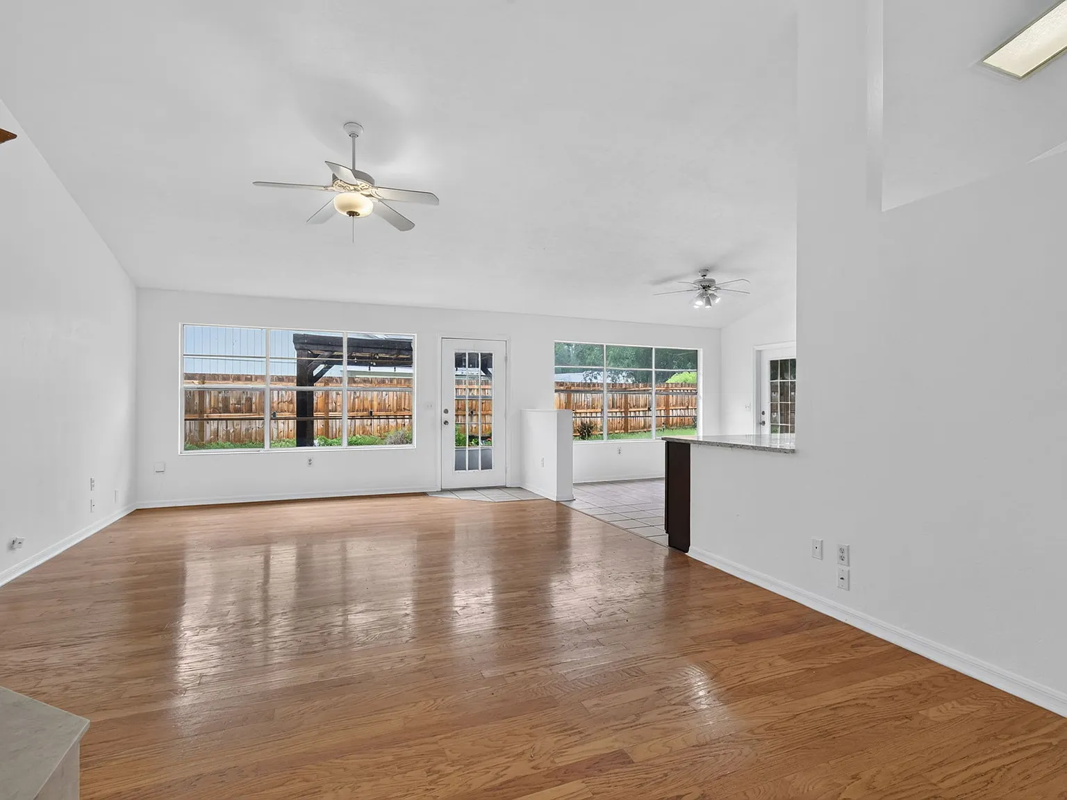 3 bed, 2022 sqft, $2,600 — Photo 4