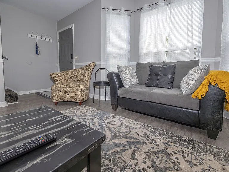 1810 Violet Ct — Photo 10