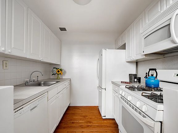 3rd image of 60 Court St #2C