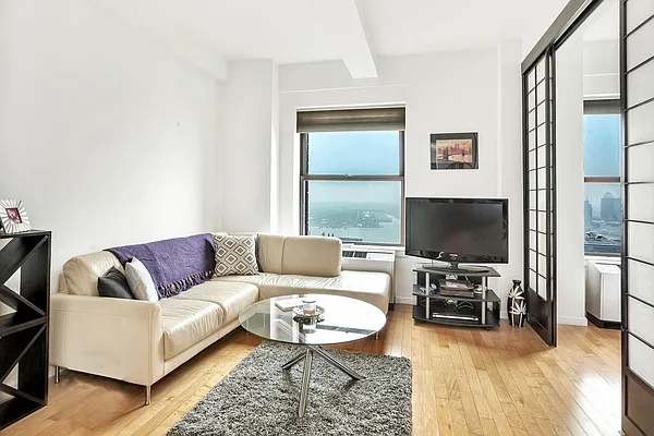 Sold by New York Residence | media 6