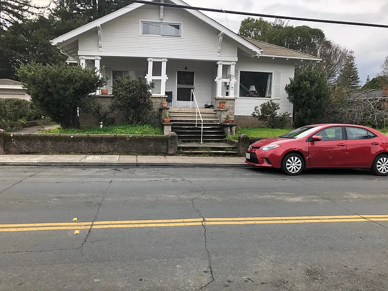 315 University St #B — Photo 1