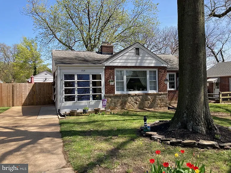 705 Edgemoor Rd — Photo 2