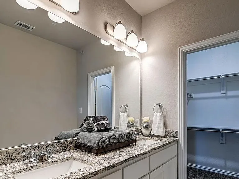 Lamar Townhomes — Photo 24