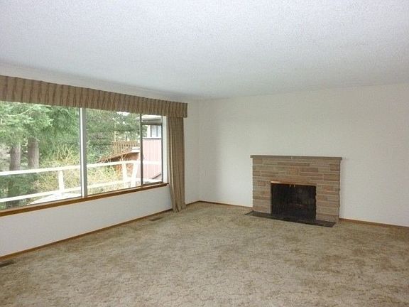 Large rooms (1,340 sq. feet on the main floor alone), accent this wonderful home. Large living room 