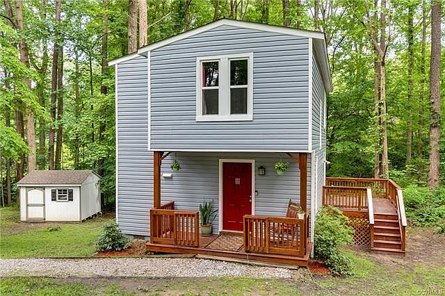1st image of 909 Arch Hill Pl