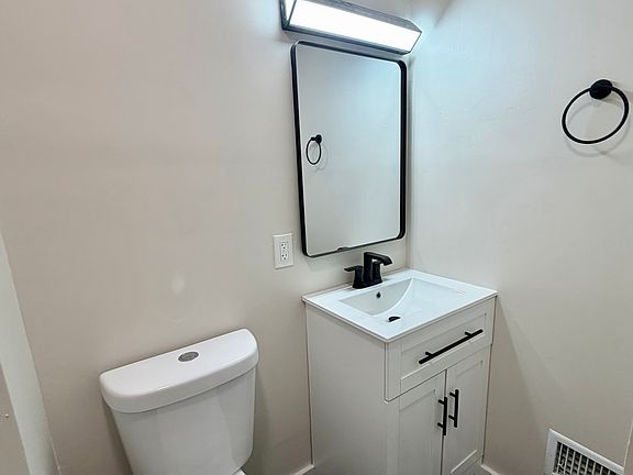 5th image of 501 Averill Ave APT 1