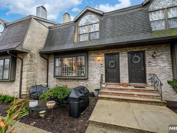 89 Falls Bridge Dr #735, Totowa, NJ 07512