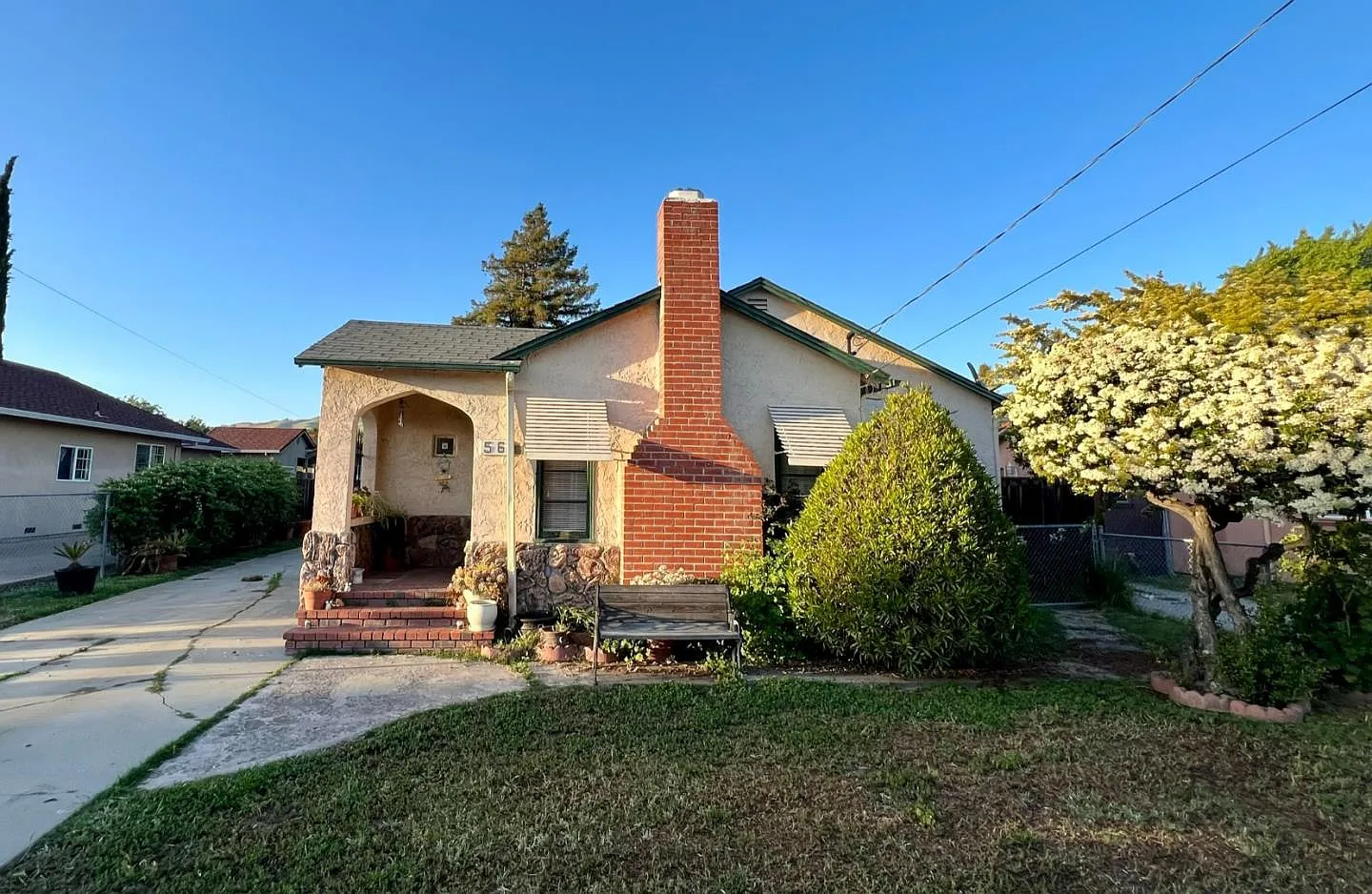 56 Pickford Ave photo 1
