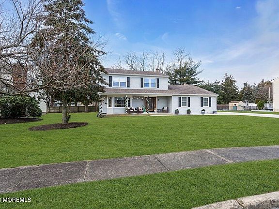 2nd image of 4 Pearl Drive