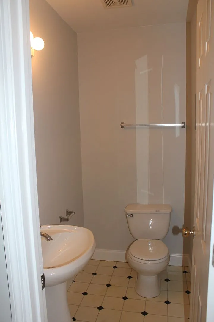 20 Morris Street, Units A & B — Photo 4