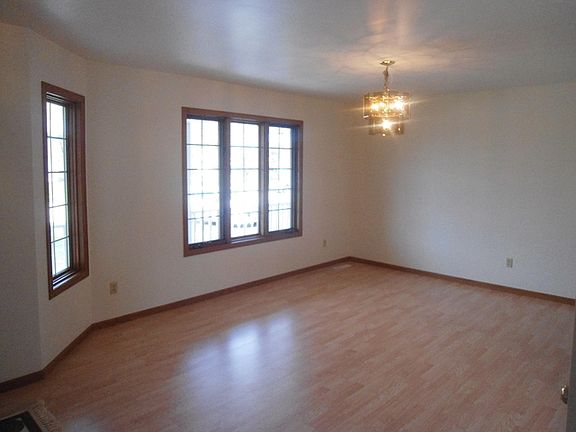 2nd image of 432 Dogwood Ln
