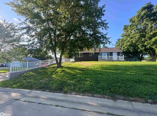 917 E Cross St, Centerville, IA 52544