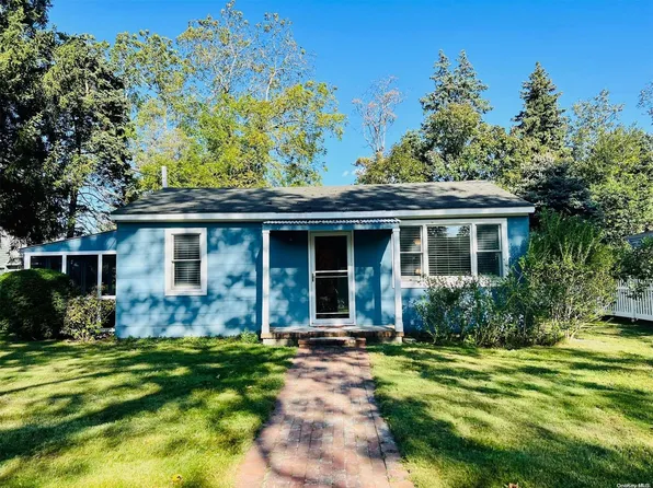 102 Point Street, South Jamesport, NY 11970