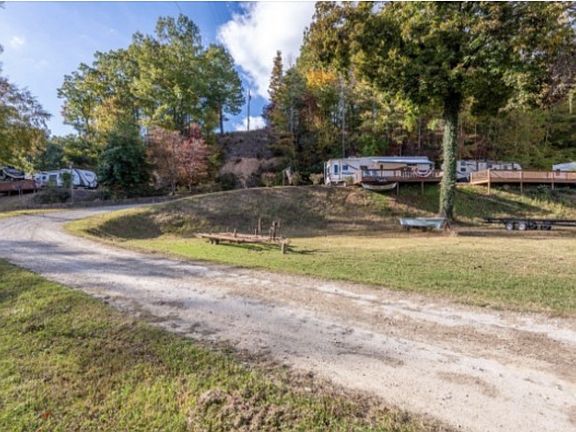 4th image of 44 Camp Ln