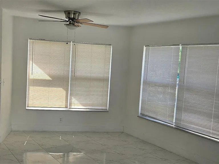 3260 NE 19th Ave #11 — Photo 2
