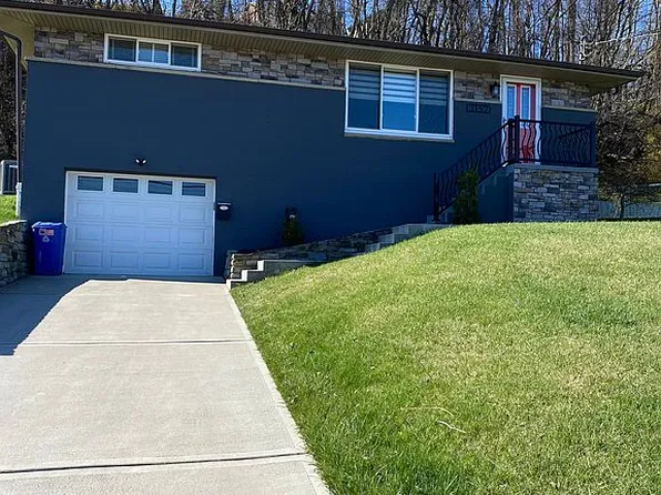 3152 Woodridge Dr, Pittsburgh, PA 15227