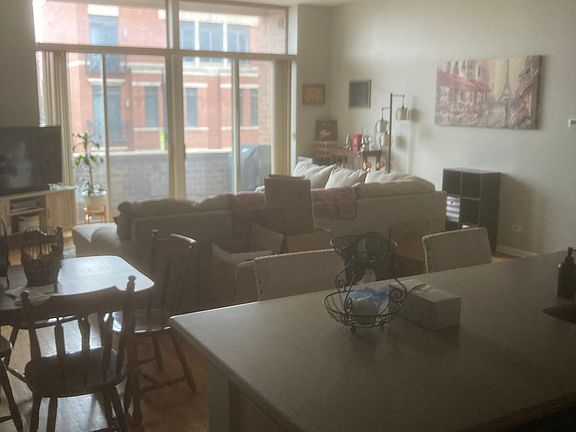 3rd image of 1350 W Fullerton Ave APT 301