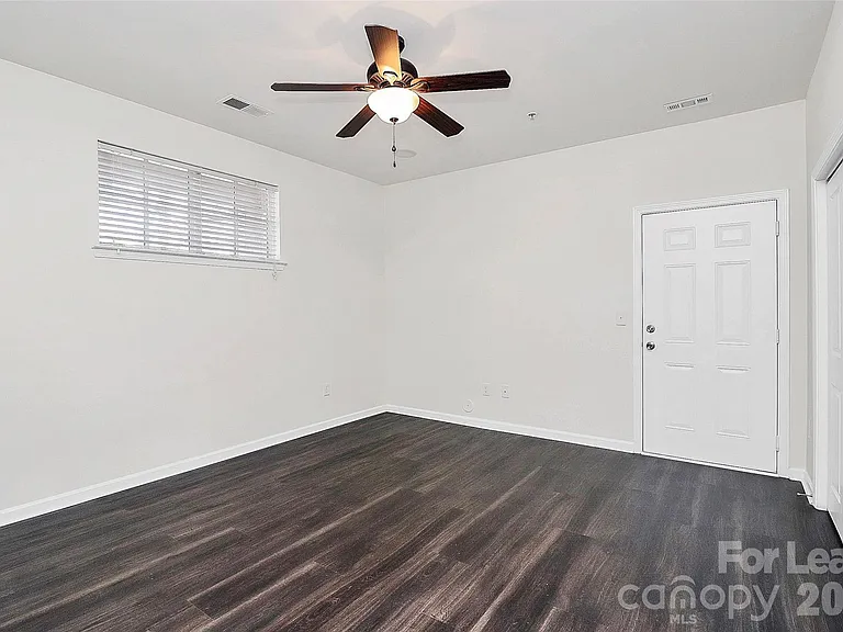 1654 Walnut View Dr — Photo 6