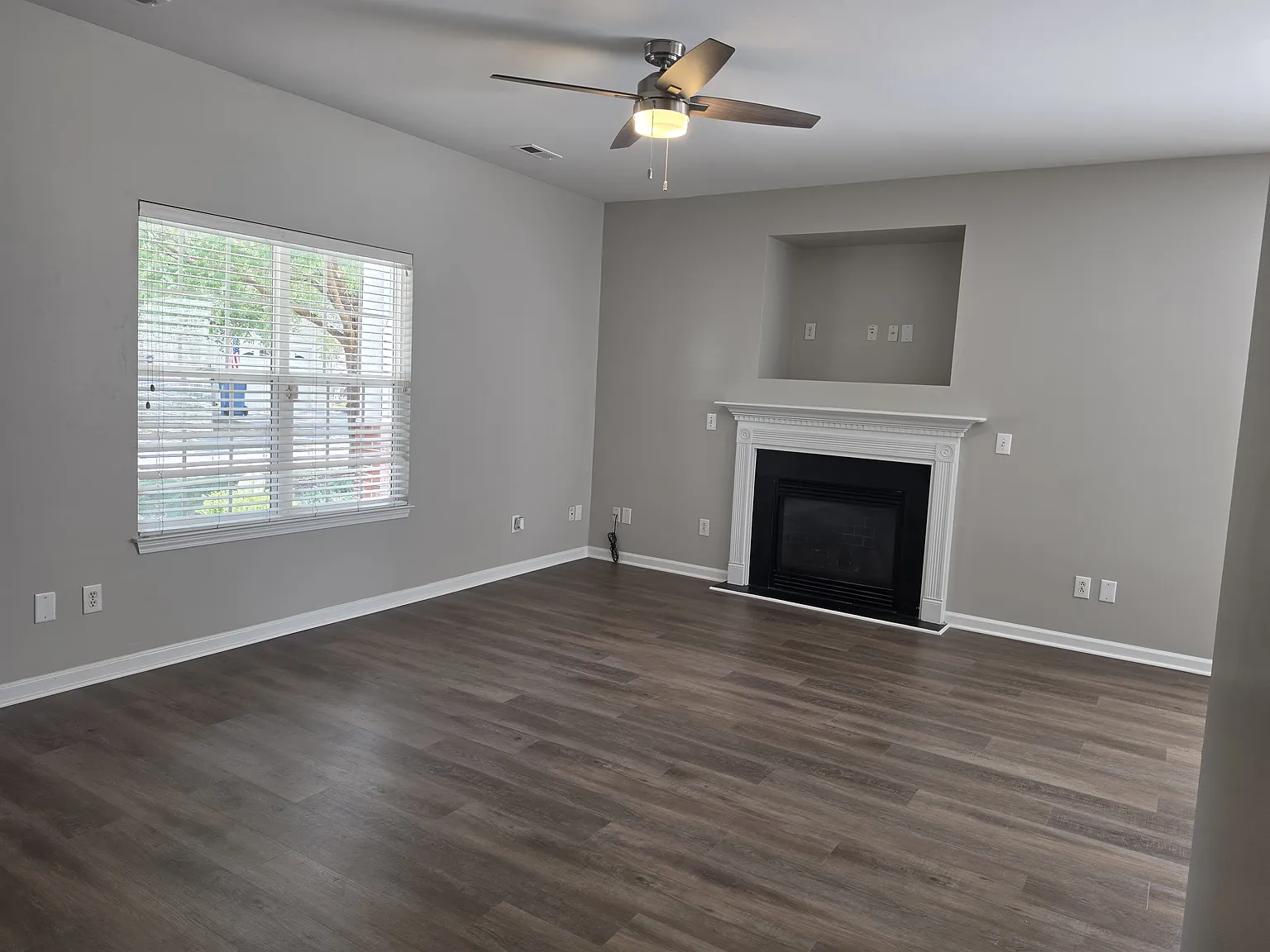 3 bed, 2.5 bath, 1632 sqft, $1,900 — Photo 3