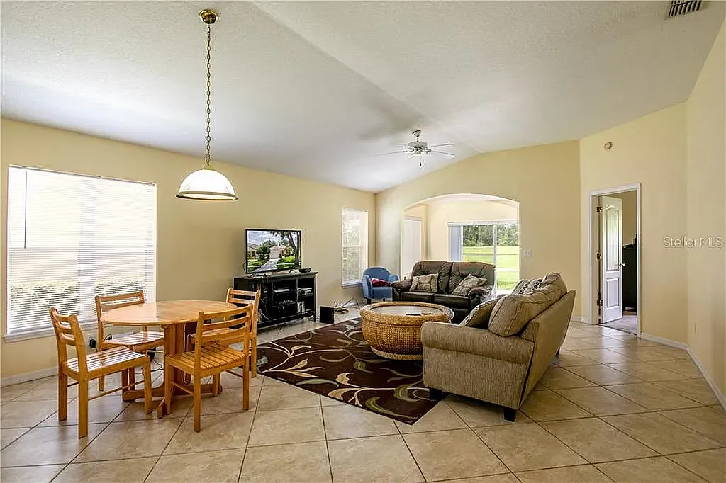 2 bed, 1356 sqft, $1,995 — Photo 3