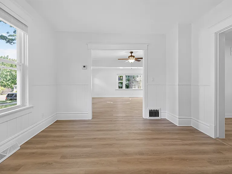408 E Geneva St — Photo 24