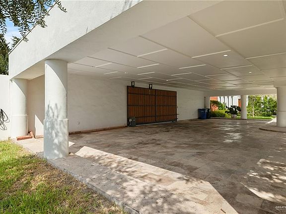 5th image of 323 Nightingale Ave