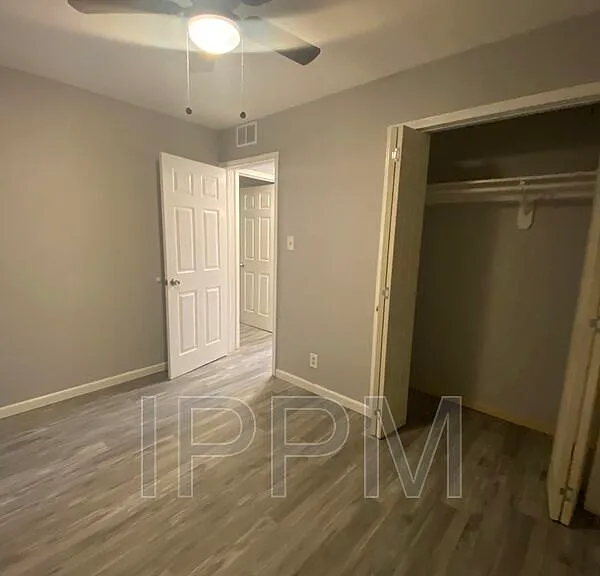 910 E Adams Ave — Photo 8