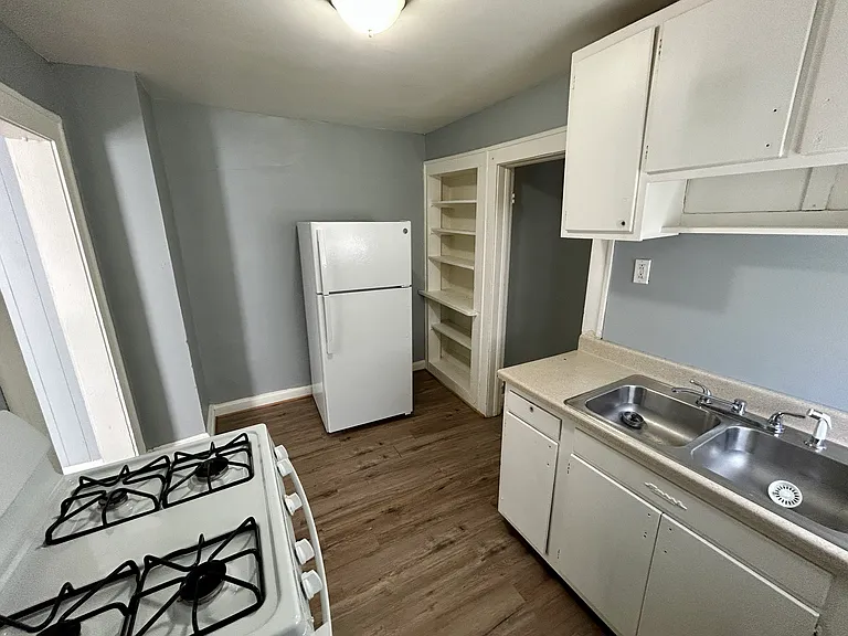 2909 Brookside Ave — Photo 8