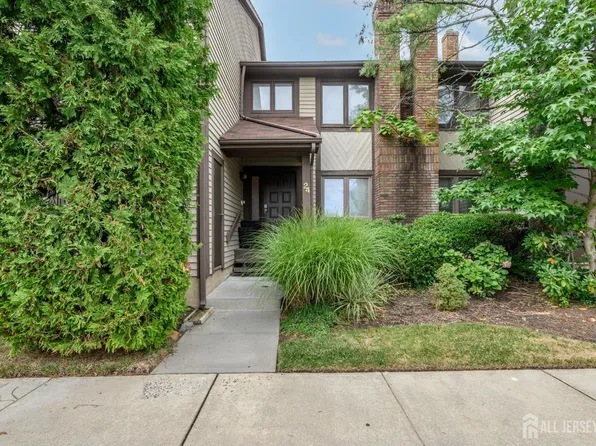 24 Chelsea Ct, Parlin, NJ 08859
