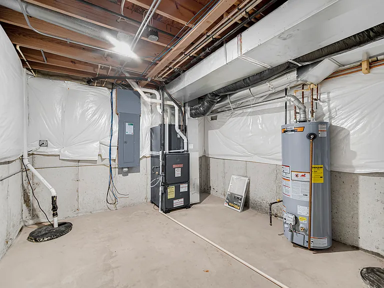 803 W Courtland St — Photo 23