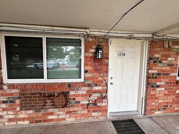 3rd image of 1212 N Kelly Ave #1228