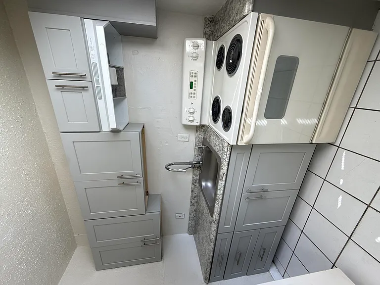 720 SW 7th St #1 — Photo 3
