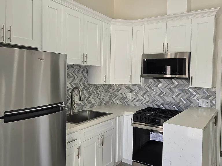 539 Hawaiian Ave #1/2 — Photo 3