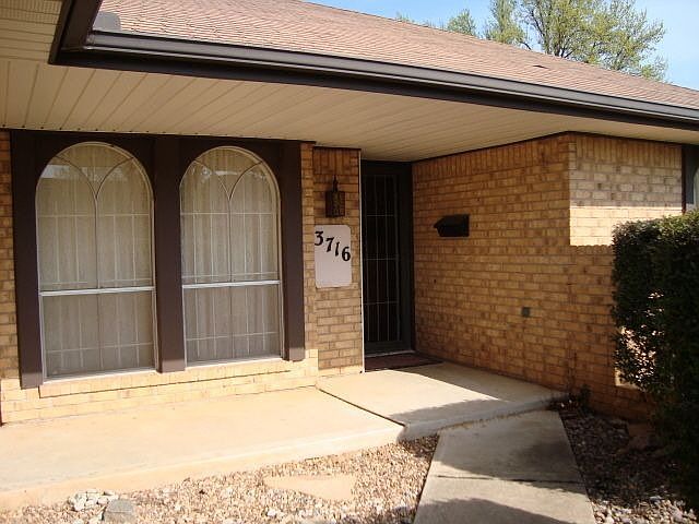 2nd image of 3716 Oak Grove Dr