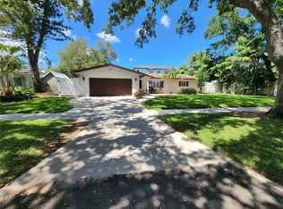 293 Belleair Dr NE, Saint Petersburg, FL 33704
