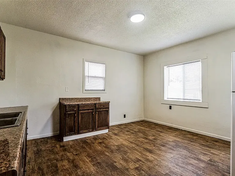 1613 A Ave NE #2 — Photo 11